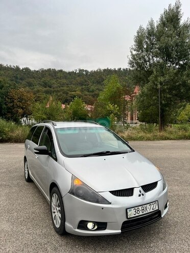 Mitsubishi Grandis 2003, 390,000 km - 2.4 l - Qusar