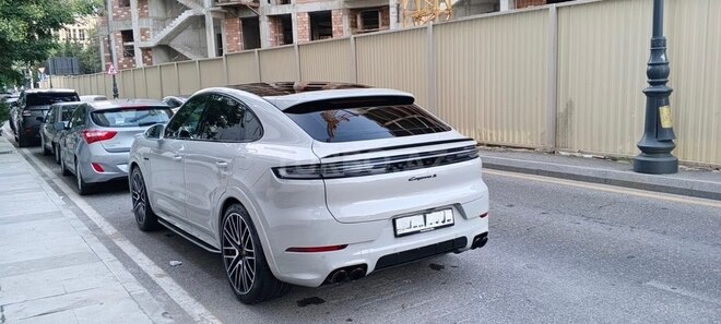 Porsche Cayenne E-hybrid Coupe 2023, 31,407 km - 3.0 l - Bakı