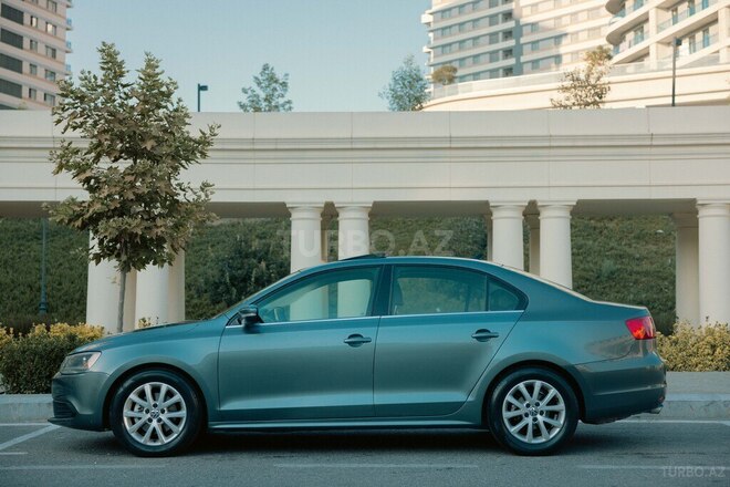 Volkswagen Jetta 2013, 241,402 km - 1.8 l - Bakı