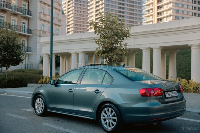 Volkswagen Jetta 2013, 241,402 km - 1.8 l - Bakı