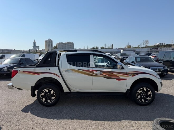 Mitsubishi L200 2015, 180,000 km - 2.5 l - Bakı