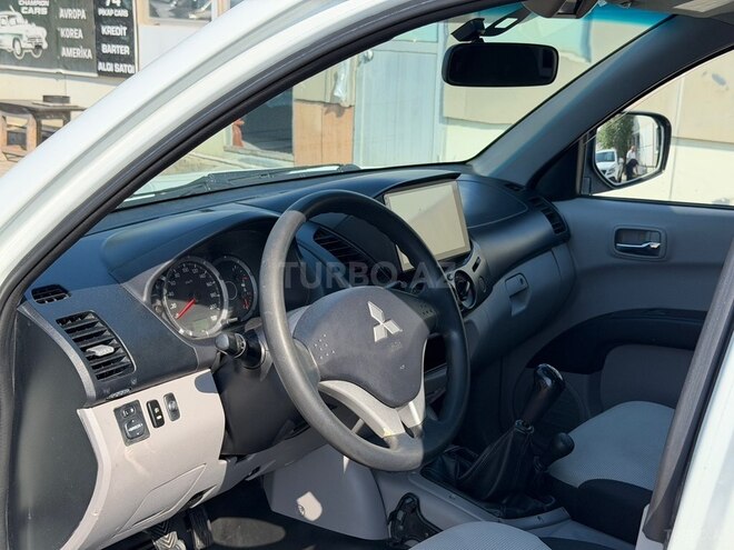Mitsubishi L200 2015, 180,000 km - 2.5 l - Bakı