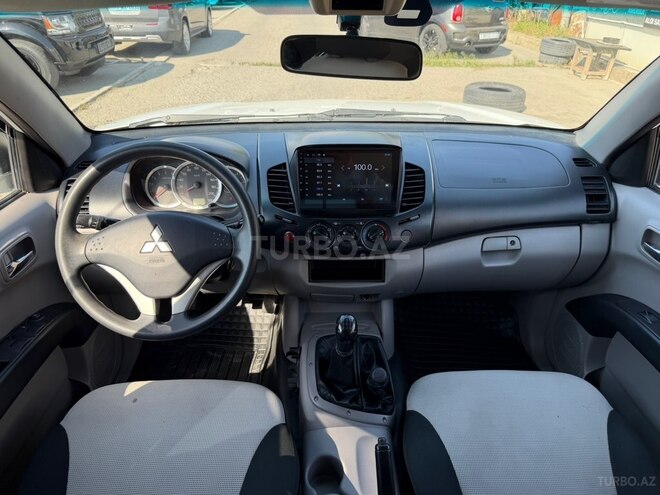 Mitsubishi L200 2015, 180,000 km - 2.5 l - Bakı