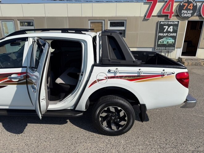 Mitsubishi L200 2015, 180,000 km - 2.5 l - Bakı