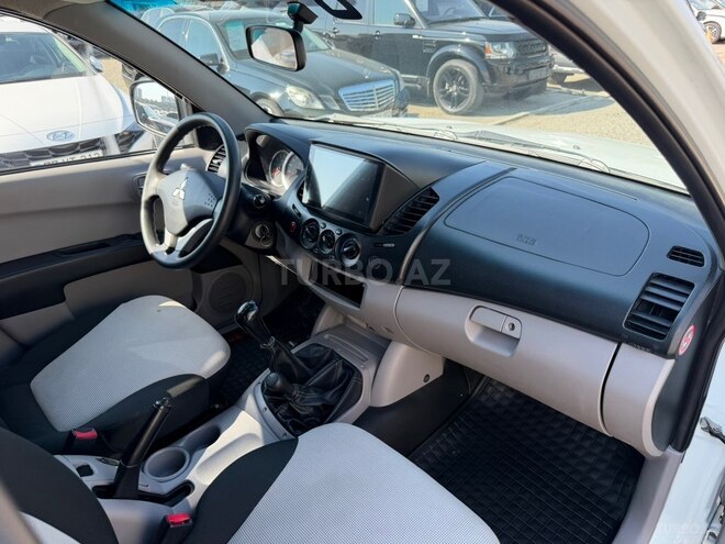 Mitsubishi L200 2015, 180,000 km - 2.5 l - Bakı