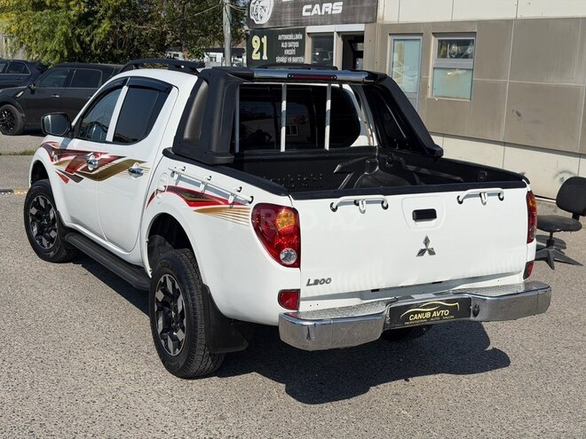 Mitsubishi L200 2015, 180,000 km - 2.5 l - Bakı