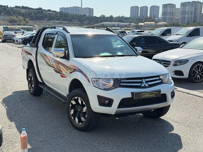 Mitsubishi L200 2015, 180,000 km - 2.5 l - Bakı
