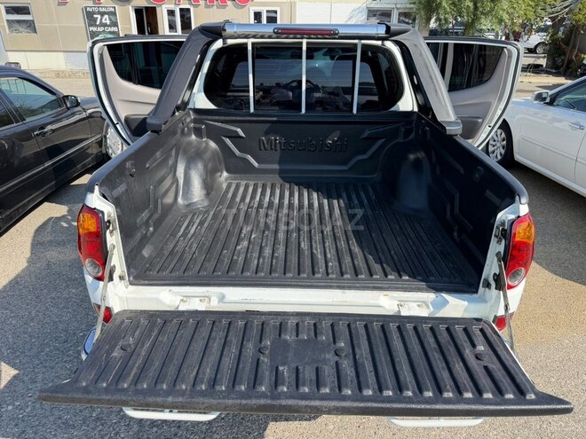 Mitsubishi L200 2015, 180,000 km - 2.5 l - Bakı