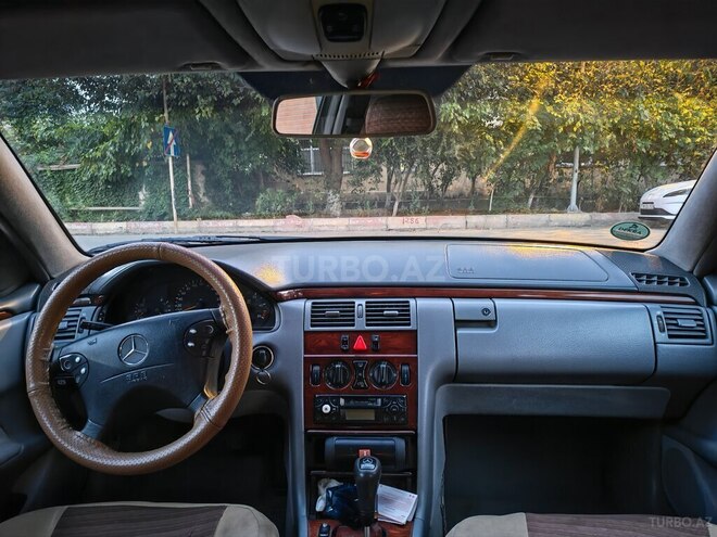 Mercedes E 220 1999, 486,358 km - 2.2 l - Salyan