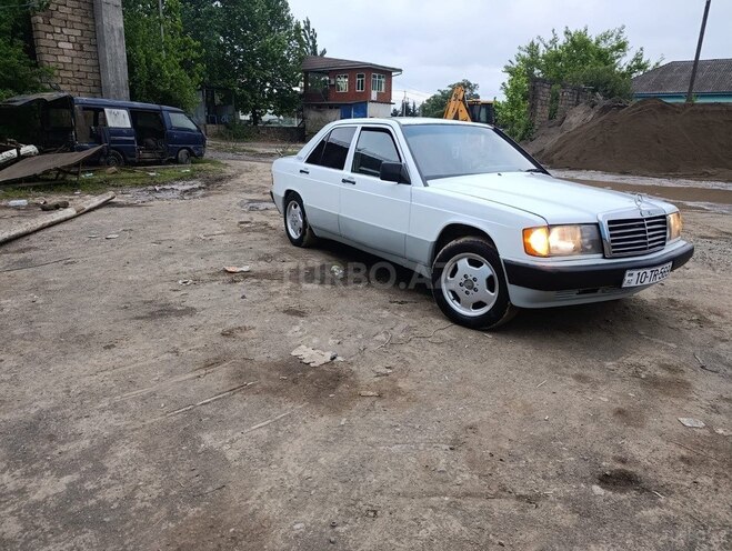 Mercedes 190 1989, 245,000 km - 2.5 l - Astara