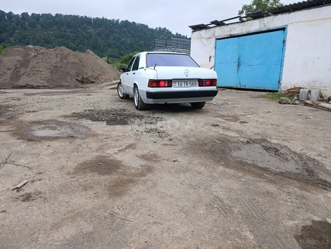 Mercedes 190 1989, 245,000 km - 2.5 l - Astara