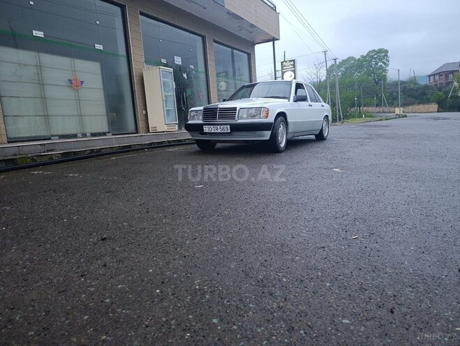 Mercedes 190 1989, 245,000 km - 2.5 l - Astara