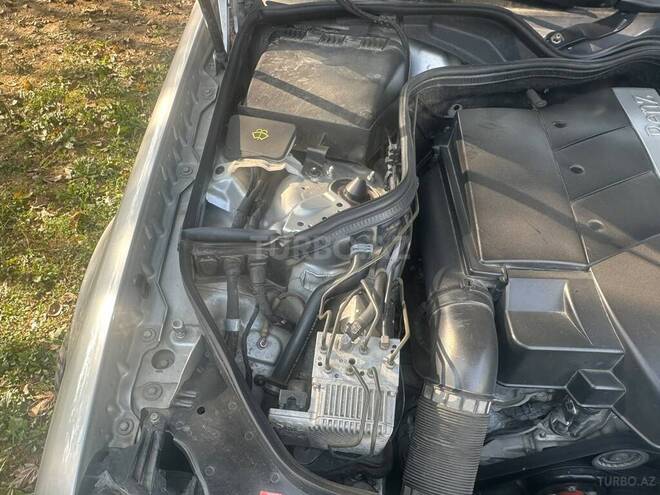 Mercedes E 240 2003, 205,000 km - 2.6 l - Bakı