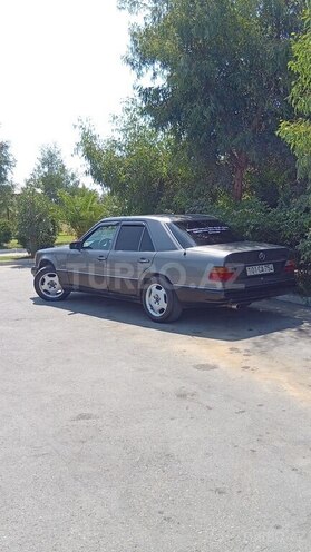Mercedes 190 1990, 350,000 km - 2.0 l - Salyan