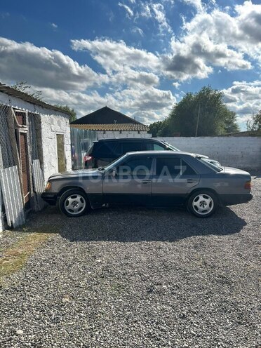 Mercedes 190 1990, 350,000 km - 2.0 l - Salyan