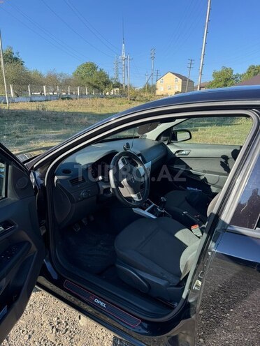 Opel Astra 2009, 320,000 km - 1.4 l - Quba