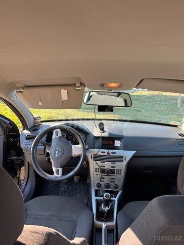Opel Astra 2009, 320,000 km - 1.4 l - Quba