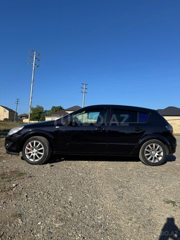Opel Astra 2009, 320,000 km - 1.4 l - Quba
