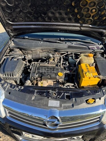 Opel Astra 2009, 320,000 km - 1.4 l - Quba