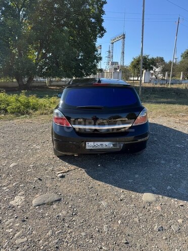 Opel Astra 2009, 320,000 km - 1.4 l - Quba