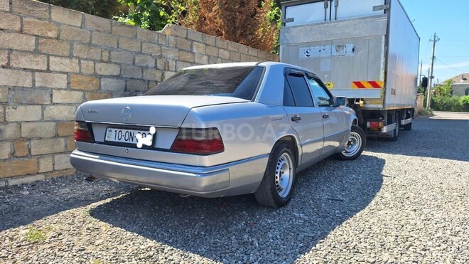 Mercedes 200 E 1993, 858,550 km - 2.0 л - Quba