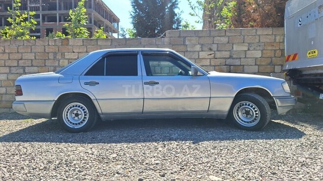 Mercedes 200 E 1993, 858,550 km - 2.0 л - Quba