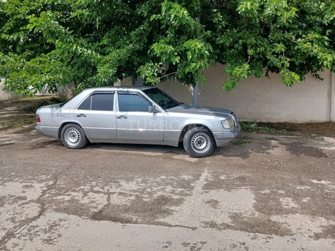 Mercedes 200 E 1993, 858,550 km - 2.0 л - Quba