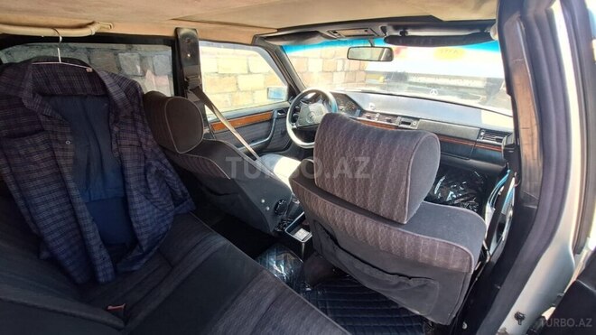 Mercedes 200 E 1993, 858,550 km - 2.0 л - Quba