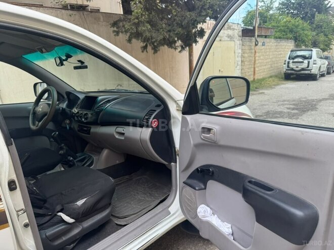 Mitsubishi L200 2013, 512,000 km - 2.5 l - Bakı