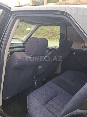 Mercedes 200 E 1992, 549,292 km - 2.0 л - Quba