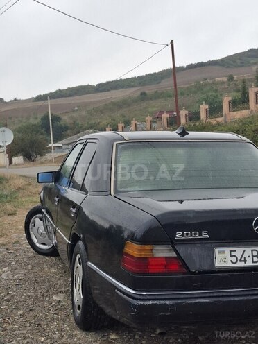 Mercedes 200 E 1992, 549,292 km - 2.0 л - Quba