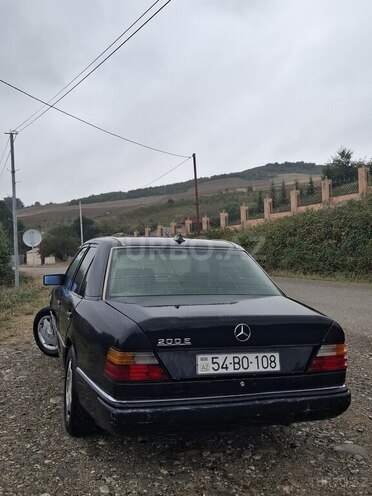Mercedes 200 E 1992, 549,292 km - 2.0 л - Quba