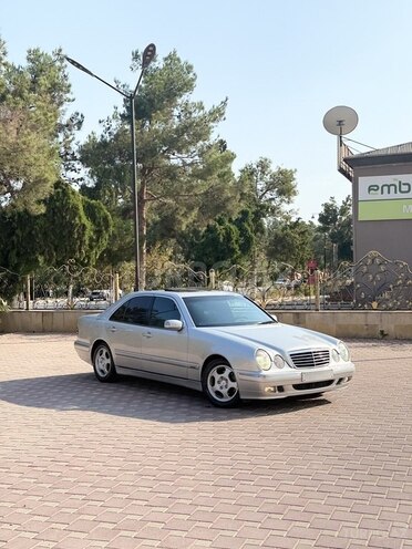 Mercedes E 270 2000, 283,000 km - 2.7 л - Şirvan