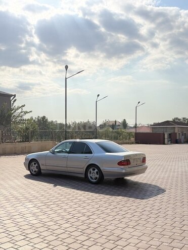 Mercedes E 270 2000, 283,000 km - 2.7 л - Şirvan