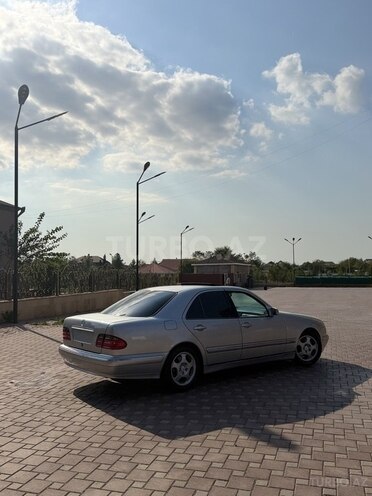 Mercedes E 270 2000, 283,000 km - 2.7 л - Şirvan