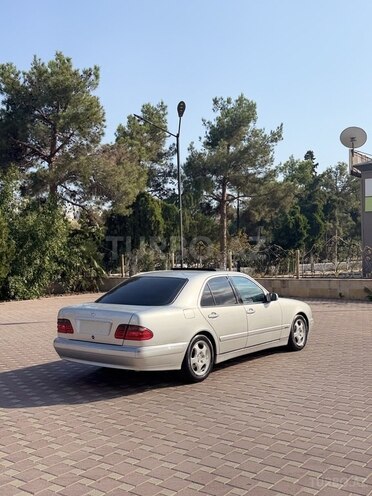 Mercedes E 270 2000, 283,000 km - 2.7 л - Şirvan