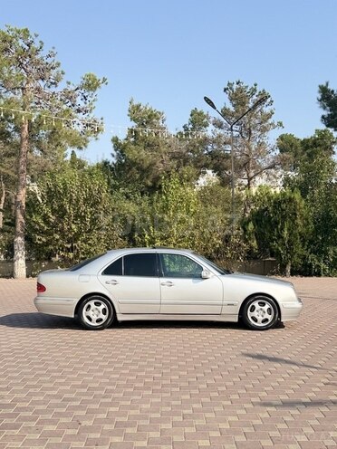 Mercedes E 270 2000, 283,000 km - 2.7 л - Şirvan