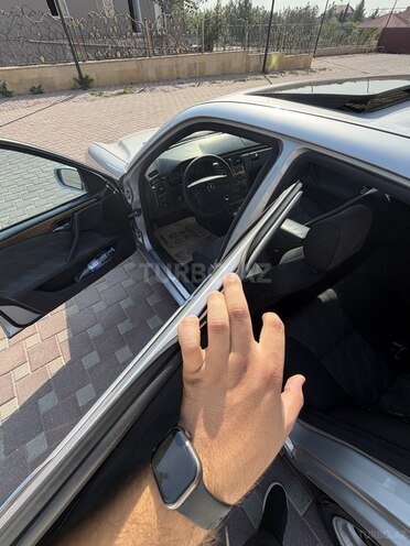 Mercedes E 270 2000, 283,000 km - 2.7 л - Şirvan