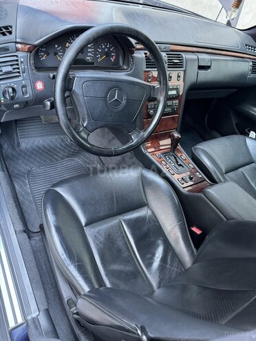 Mercedes E 240 1998, 192,000 km - 2.4 l - Bakı