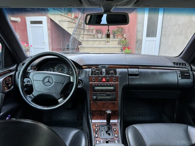 Mercedes E 240 1998, 192,000 km - 2.4 l - Bakı