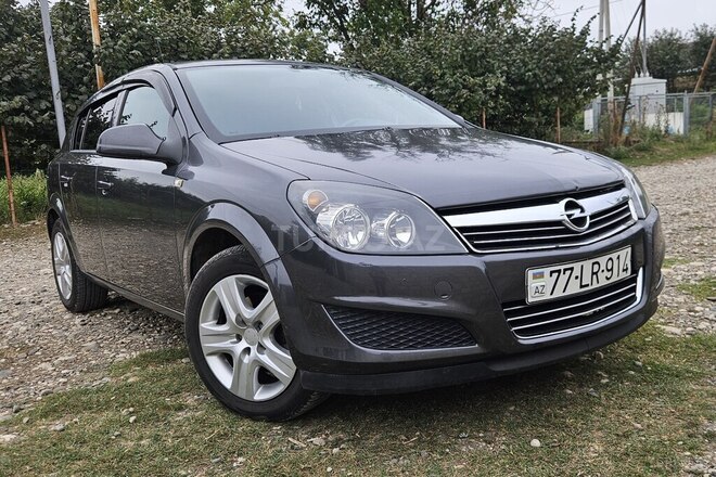 Opel Astra 2010, 211,600 km - 1.4 l - Qusar