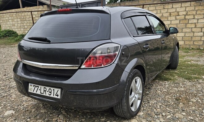 Opel Astra 2010, 211,600 km - 1.4 l - Qusar