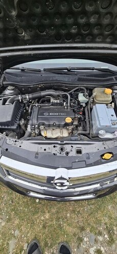 Opel Astra 2010, 211,600 km - 1.4 l - Qusar