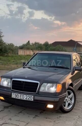 Mercedes 220 E 1995, 300,000 km - 2.2 l - Bakı