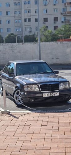 Mercedes 220 E 1995, 300,000 km - 2.2 l - Bakı