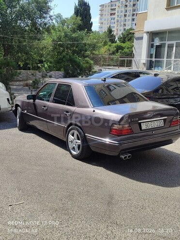 Mercedes 220 E 1995, 300,000 km - 2.2 l - Bakı
