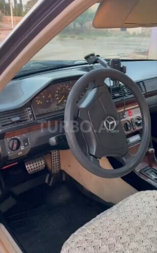 Mercedes 220 E 1995, 300,000 km - 2.2 l - Bakı