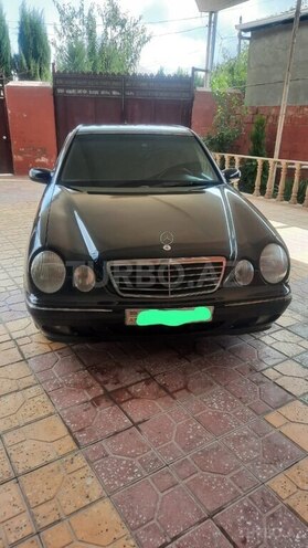 Mercedes E 220 2000, 398,563 km - 2.2 l - Beyləqan