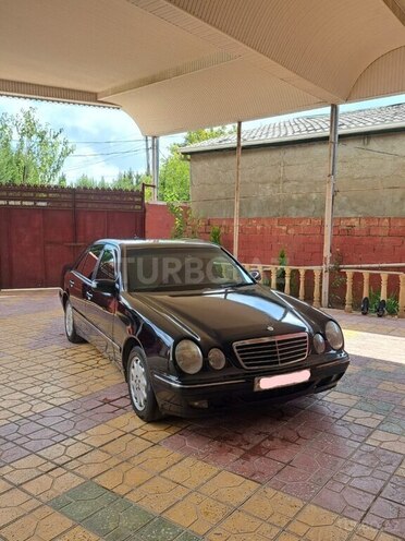 Mercedes E 220 2000, 398,563 km - 2.2 l - Beyləqan