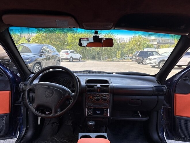 Opel Corsa 1997, 220,000 km - 1.4 l - Bakı